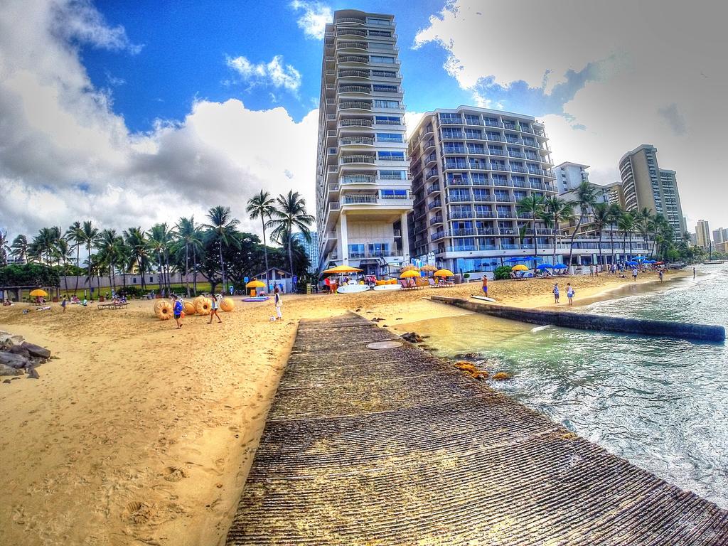 Waikiki Shore 515 Beachfront & Upgrade Apartment Хонолулу Екстериор снимка
