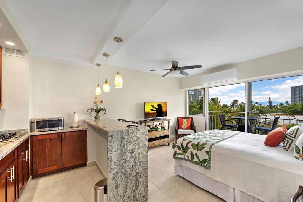 Waikiki Shore 515 Beachfront & Upgrade Apartment Хонолулу Екстериор снимка