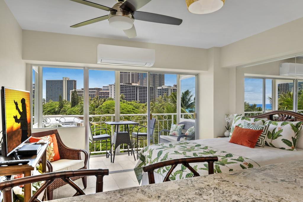 Waikiki Shore 515 Beachfront & Upgrade Apartment Хонолулу Екстериор снимка