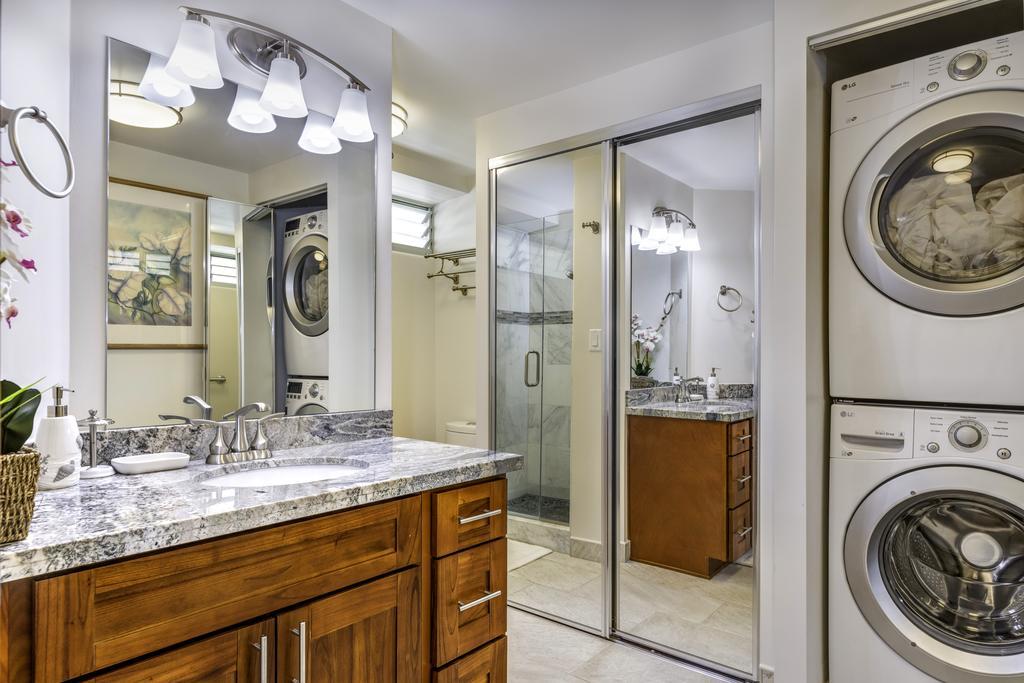 Waikiki Shore 515 Beachfront & Upgrade Apartment Хонолулу Екстериор снимка